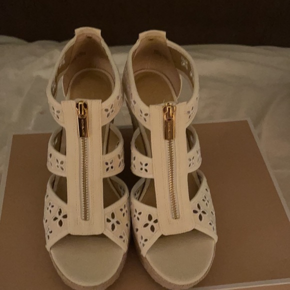 Michael Kors wedge sandals - Picture 3 of 3